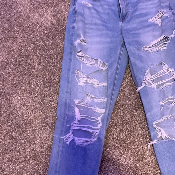 American eagle hole jeans! - Picture 3 of 9